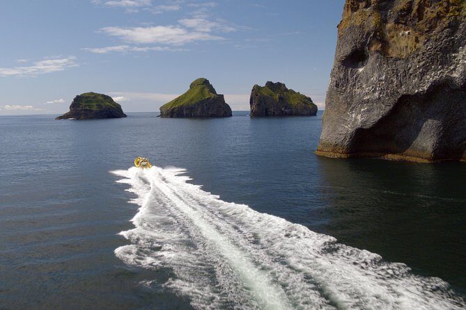 1-Hour Small Group Sightseeing Boat Tour in Vestmannaeyjar - The 1-hour itinerary: rock formations, sea caves, and seabirds in one tight loop