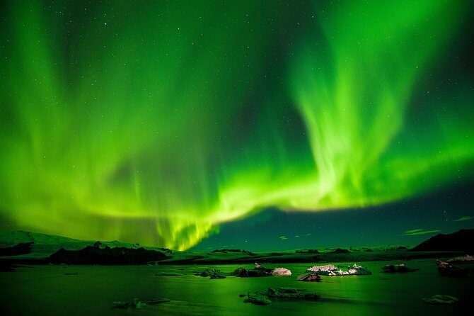 6-Day Minibus Tour Around Iceland from Reykjavik - Day 2: South Coast waterfalls, black-sand drama, and the Sólheimajökull hike