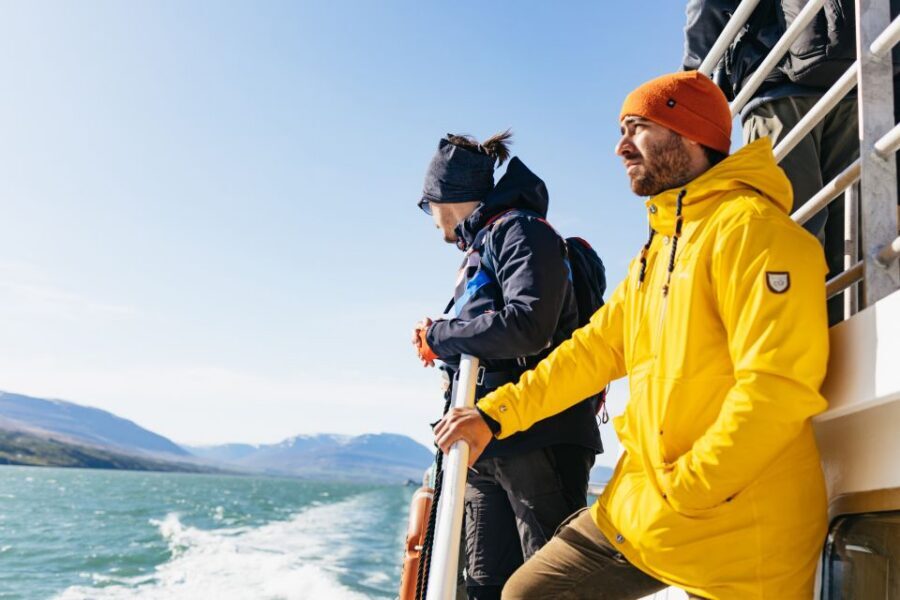 Akureyri: 3-Hour Classic Whale Watching Tour by Ship - Chasing Humpbacks in Eyjafjörður: What the Guide Actually Helps You See