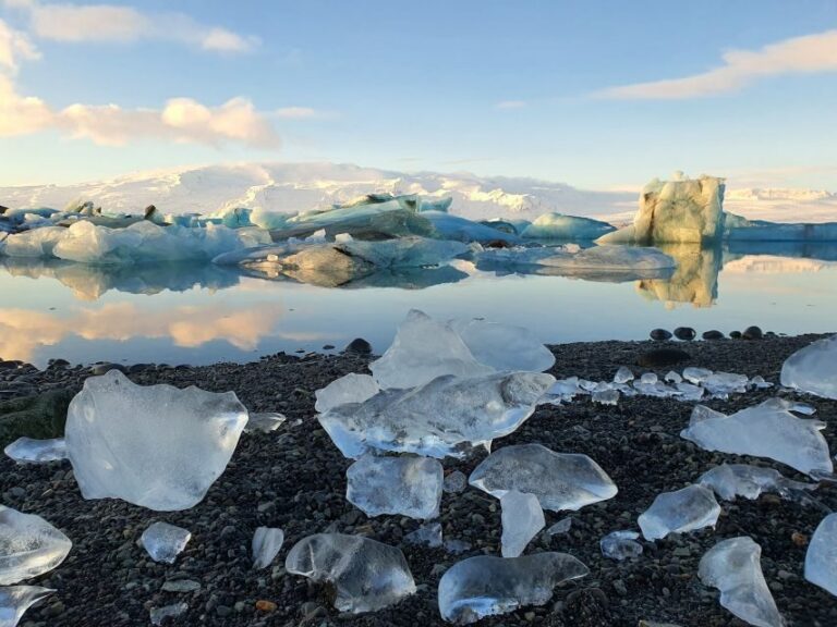From Reykjavik: 3-Day South Coast Winter Tour with Ice Cave - Day 1: Golden Circle in Winter, with Þingvellir First