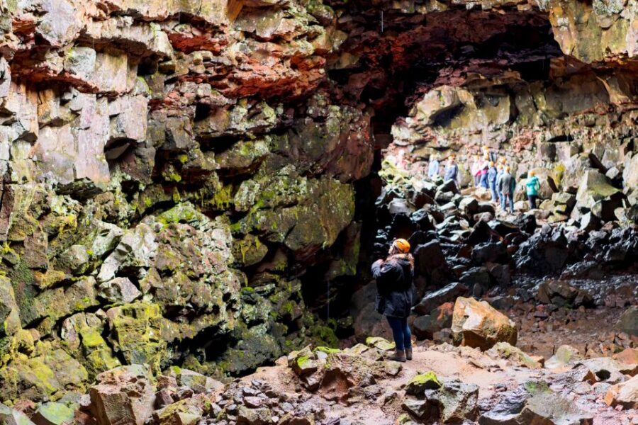 From Reykjavik: Golden Circle and Lava Caving Adventure - The midday break and lunch at Bakarameistarinn