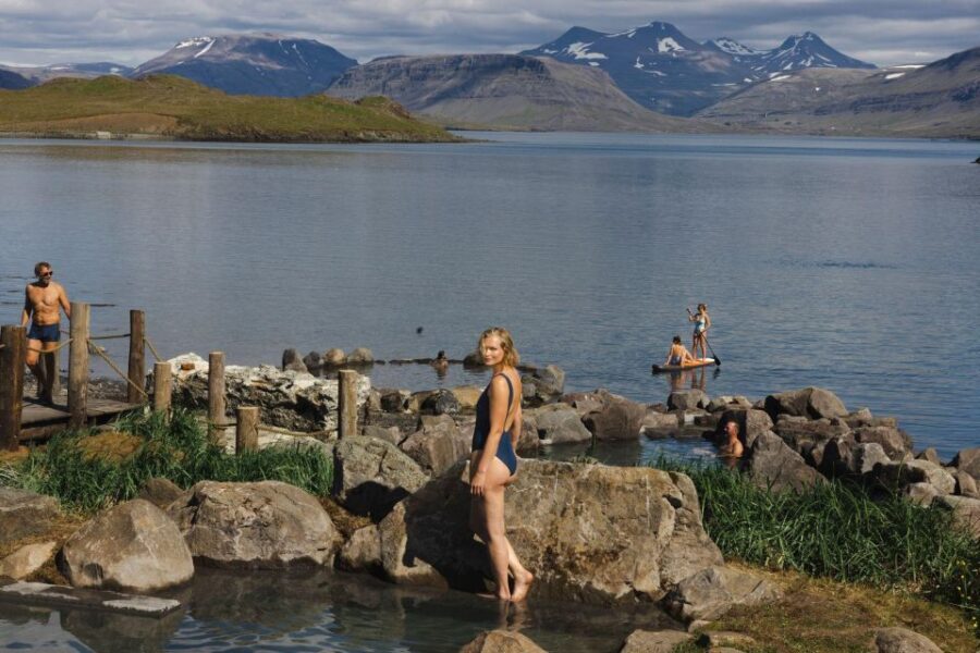 From Reykjavik: Hvammsvík Hot Spring with Transportation - What the Amenities Are Like: Showers, Lockers, and Food