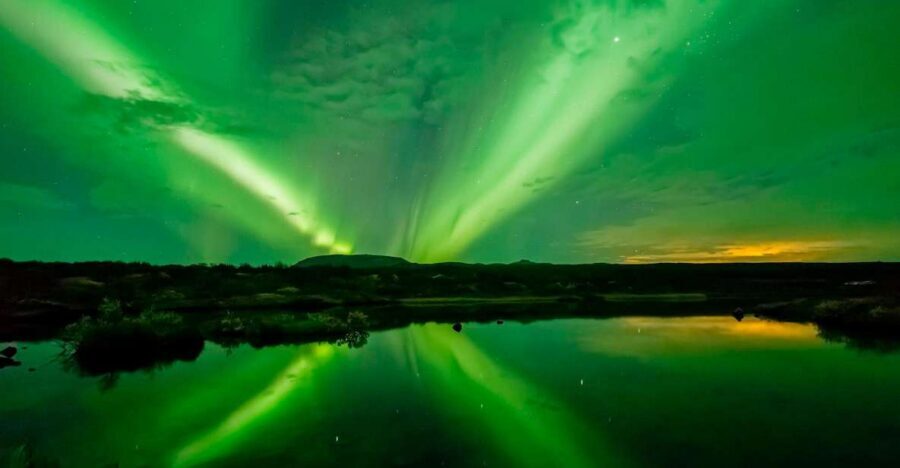 From Reykjavik: Northern Lights Boat Cruise - From Geirsgata 11 to Faxaflói: what the night feels like in motion