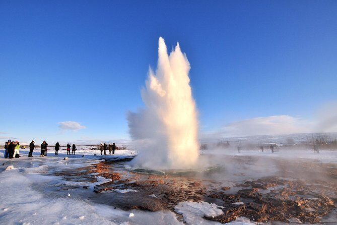 Golden Circle and Glacier Snowmobile Experience from Reykjavik - Stop 1: Þingvellir National Park and the visible tectonic split