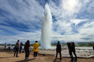 Golden Circle and Kerid Volcanic Crater Small-Group Day Tour - Stop 1: Þingvellir National Park and the plates meeting in your boots