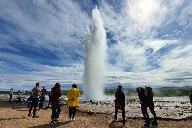 Golden Circle and Kerid Volcanic Crater Small-Group Day Tour - Stop 1: Þingvellir National Park and the plates meeting in your boots