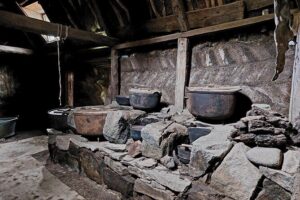 Half-Day Combo Tour to Goðafoss, Laufas and The Christmas House - Price and Logistics: What You’re Paying For (and What You Avoid Paying For)