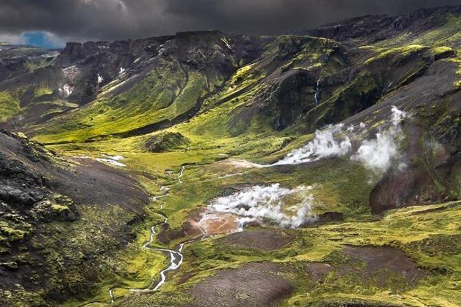 Helicopter Flight Over Geothermal Landscapes from Reykjavik - The power of a small group: why max 15 changes your experience