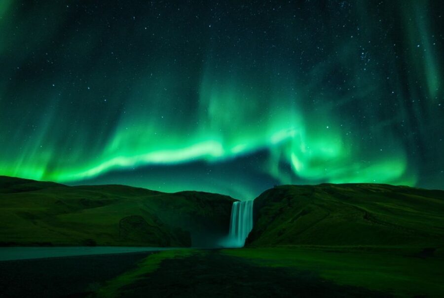 Iceland: South Coast and Northern Lights Tour - Seljalandsfoss and Skógafoss: two waterfalls, two different kinds of power