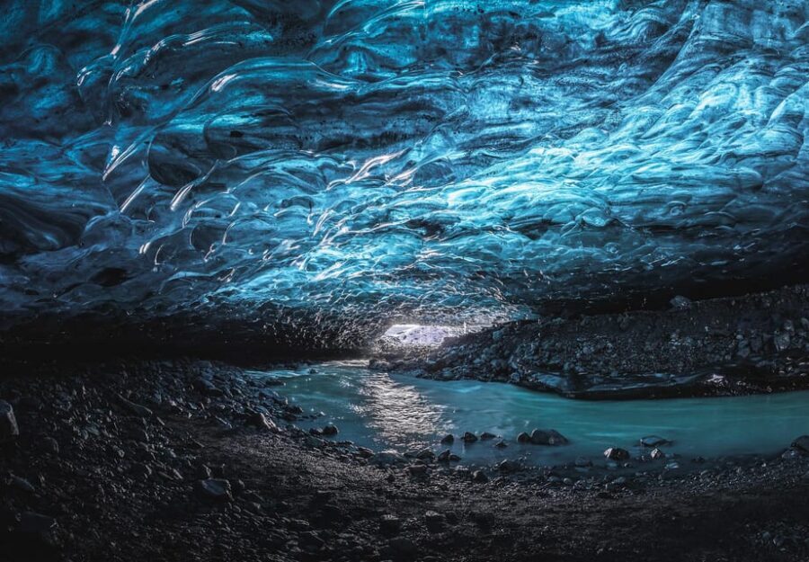 Jökulsárlón: Crystal Ice Cave Super Jeep Tour - Crowds and photo time: managing expectations inside a world-famous spot