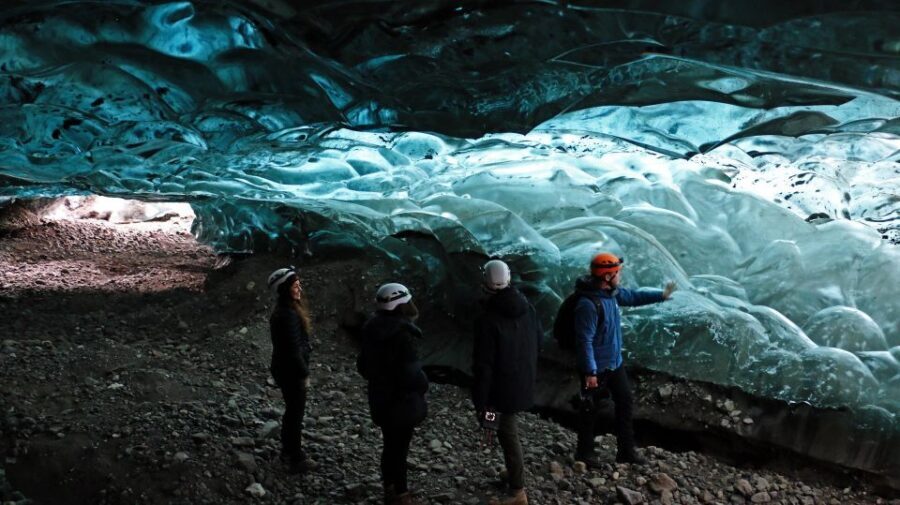 Jökulsárlón: Crystal Ice Cave Super Jeep Tour - What to wear: the winter kit that keeps you comfortable for 2.5 hours
