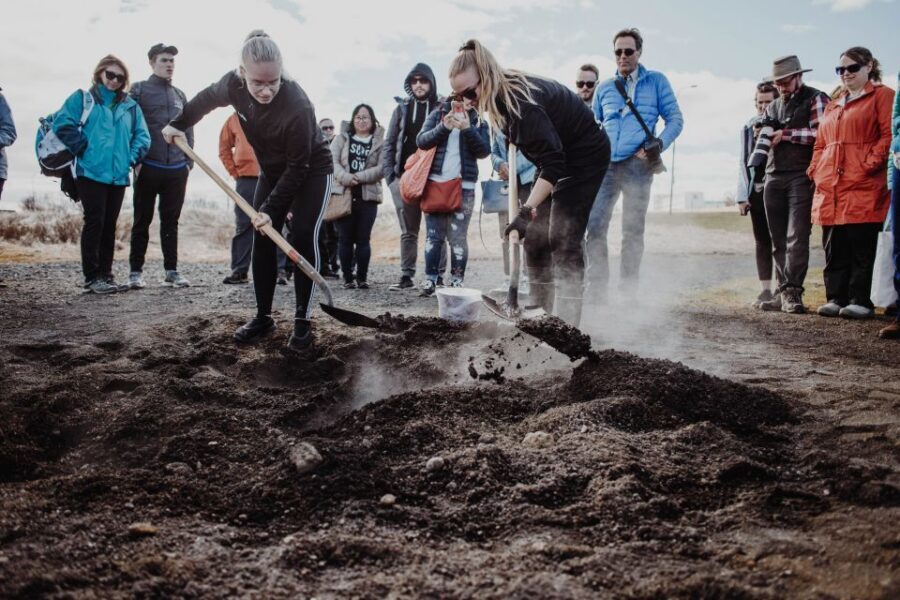 Laugarvatn Fontana: Geothermal Bread-Baking Experience - What happens in the 30 minutes, from meeting to tasting