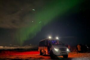 Northern Lights 4x4 Tour with Pastries and Cocoa from Reykjavik - Pickup, timing, and how small groups change everything