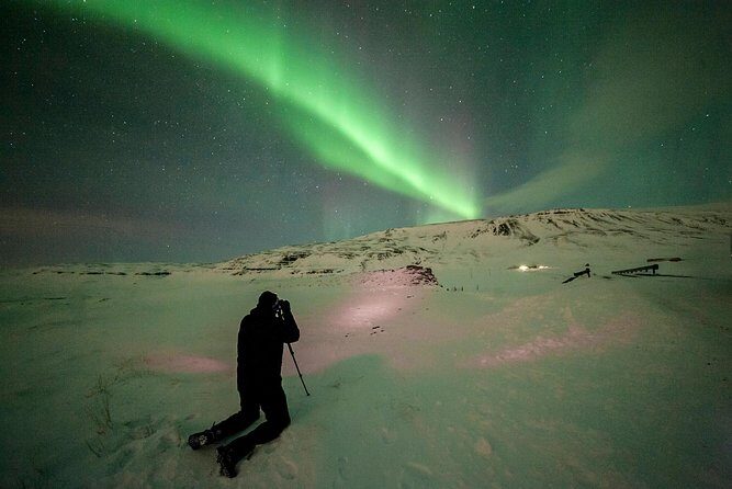 Northern Lights Bus Tour from Reykjavik with Hot Chocolate - Thingvellir National Park: Your First Dark-Sky Stop