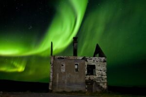 Northern Lights Small-Group Tour with Hot Chocolate & Photos - The Real Value: Small Group Size and the Minibus Advantage
