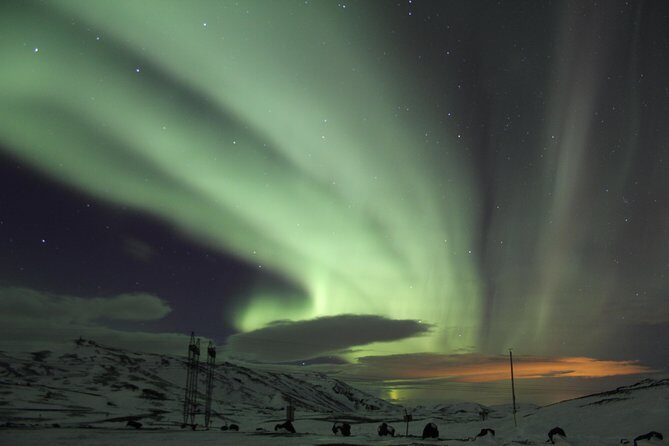 Private Guided Superjeep Northern Lights Hunt - How the viewing stops are chosen when the sky changes fast
