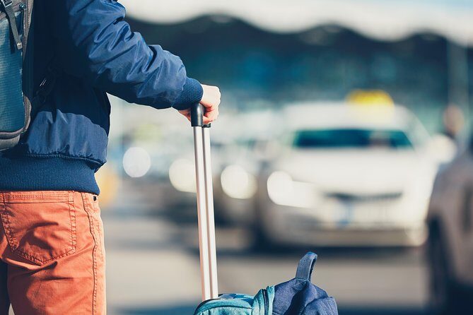 Private Keflavik Airport Transfer (One Way) - Door-to-door service: why it beats “almost” logistics