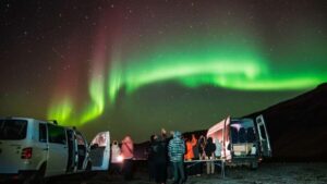 Reykjavík: 4x4 Minibus Northern Lights with Photo and Cocoa - The 4x4 Plan: How You Improve Your Odds