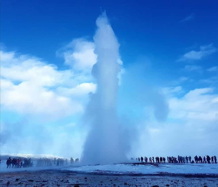 Reykjavík: Golden Circle, 2 Geysers & Geothermal Bakery Tour - Þingvellir National Park: Continental Plates and the Parliament Site from 930 AD