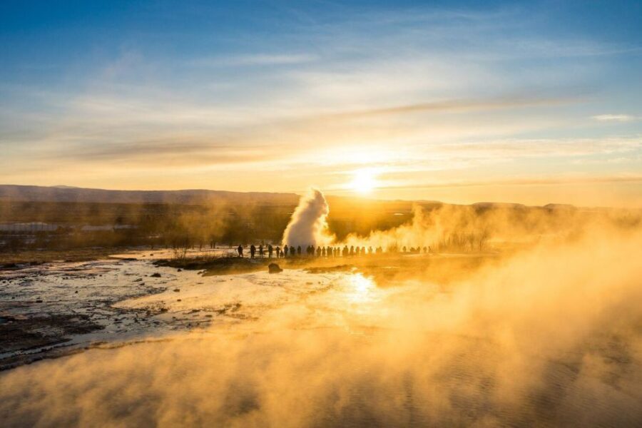 Reykjavík: Golden Circle Afternoon Tour - Minibus comfort, pickup timing, and the guide factor