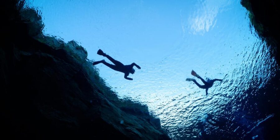 Reykjavík: Golden Circle and Silfra Snorkeling Combo Tour - Silfra First, Golden Circle Second: The big-day rhythm