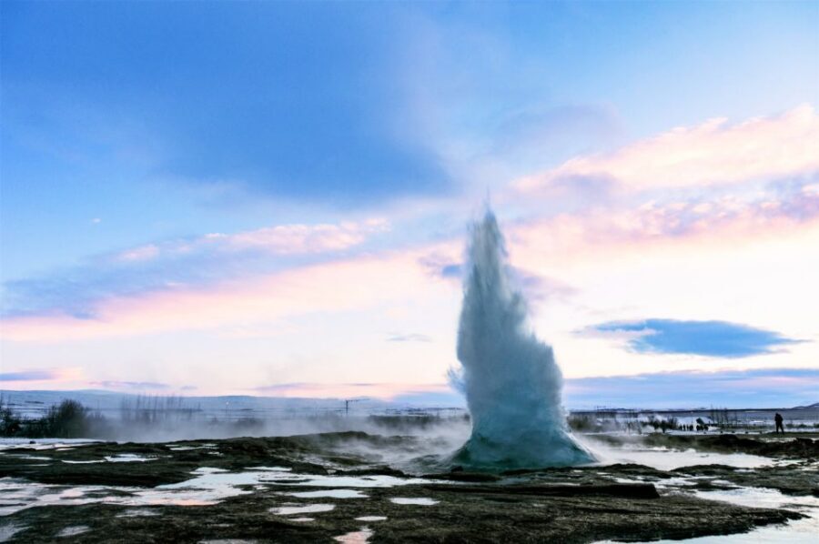 Reykjavik: Golden Circle Full-Day Tour with Kerid Crater - Þingvellir National Park: where tectonic plates meet, plus the Viking parliament site