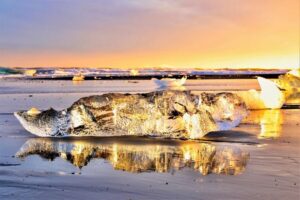 Reykjavik: Jokulsarlon Glacier Lagoon Full-Day Guided Trip - Jökulsárlón Glacier Lagoon: iceberg spotting, explained in the real world