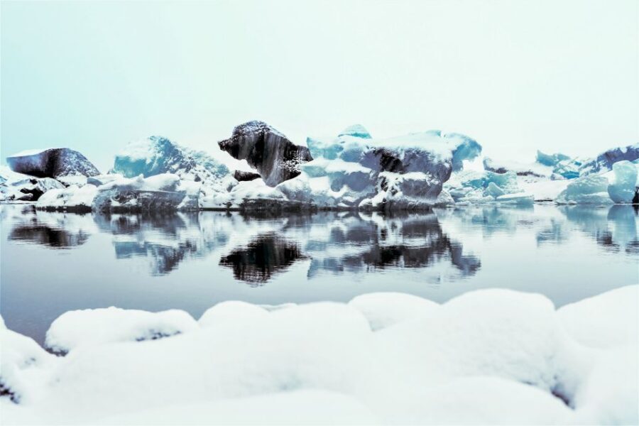 Reykjavik: Jokulsarlon Glacier Lagoon Full-Day Guided Trip - Diamond Beach: black sand makes the ice look unreal