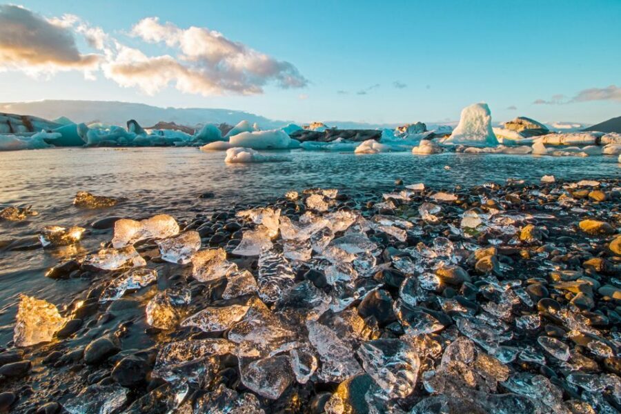 Reykjavik: Jokulsarlon Glacier Lagoon Full-Day Guided Trip - Vík and the southern-coast rhythm: viewpoints, small towns, and dinner plans