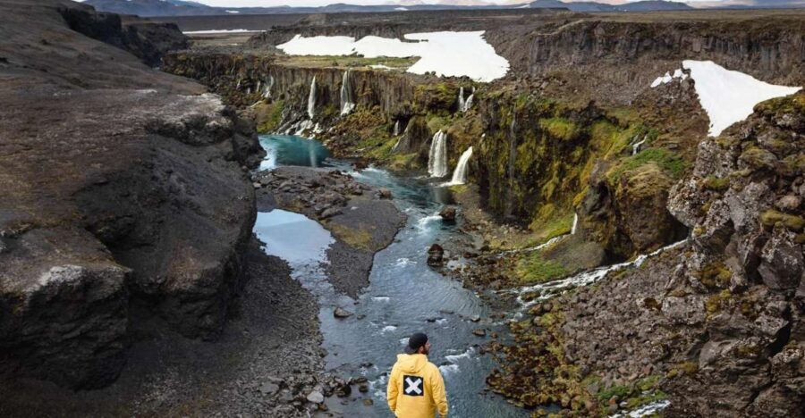 Reykjavík: Landmannalaugar Hike and the Valley of Tears - Super Jeep pickups and the bumpy-highlands drive