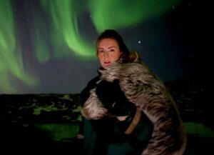 Reykjavik: Northern Lights Tour w/Pro Photos - Small Group - The 4-hour rhythm: pickup, a secret photo stop, then the aurora hunt