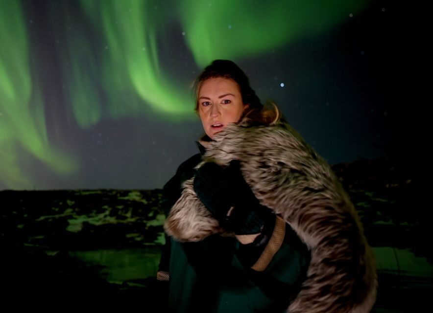 Reykjavik: Northern Lights Tour w/Pro Photos - Small Group - The 4-hour rhythm: pickup, a secret photo stop, then the aurora hunt