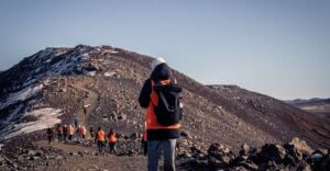 Reykjavík: Volcano Eruption Site and Reykjanes Hiking Tour - The full 9-hour rhythm: coast stops, then the real hike