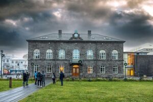 Reykjavik Walking Tour - Walk with a Viking - Finding the start: Ingólfstorgur and the light-blue jacket moment