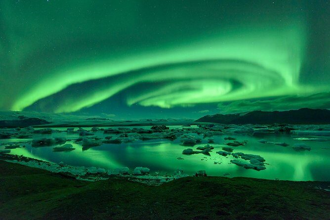 The Golden Circle & Northern Lights Guided Combo tour - Comfort on a bus day: seats, charging, and Wi-Fi