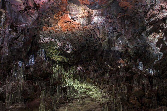 The Lava Tunnel Tour - Raufarhólshellir - The darkness moment: how it changes your understanding
