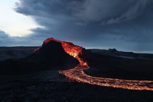 Volcano Tour on Reykjanes Peninsula Including Icelandic Snacks - Fagradalsfjall and Litli Hrútur: the hike, the craters, and the photo problem